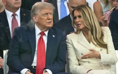 Apsurdan razgovor između Melanije i Donalda Trumpa