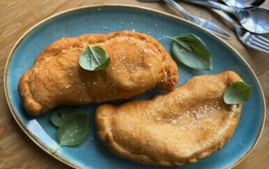 Preporuka O slanom i slatkom: Pizza fritta s dvama nadjevima od kojih se ne možemo odlučiti koji nam je bolji