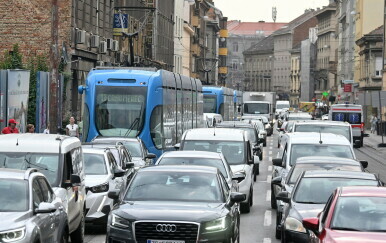 Gužve u gradu, a prometna je ludnica tek počela: Ovo je popis koji ne smijete zaboraviti ovoga ljeta