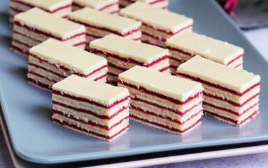 Rozen kocke s višnjama i kokosom