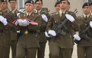 Pritužbe jer žene ne moraju u vojsku: "Radi se diskriminacija prema muškarcima!"