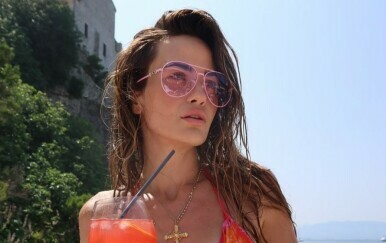 Adriana Ćaleta-Car oduševila je pratitelje fotografijama u bikiniju