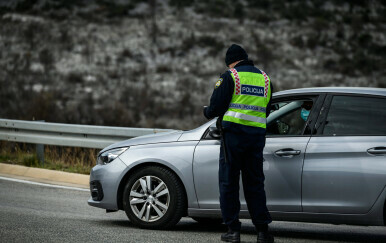 Dvojica pritvorena zbog napada na policajca u Ogulinu