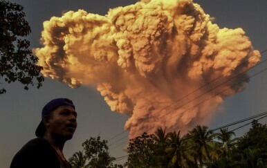 Erupcija vulkana Lewotobi Laki Laki