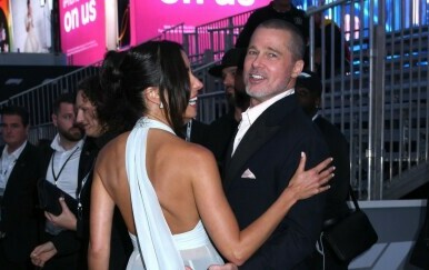 Brad Pitt na premijeru filma poveo 29 godina mlađu djevojku Ines de Ramon