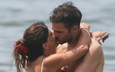 Cesc Fabregas i Daniella Semaan snimljeni u Forte dei Marmi
