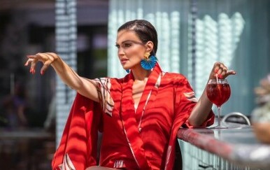 Nina Badrić u haljini-kimonu