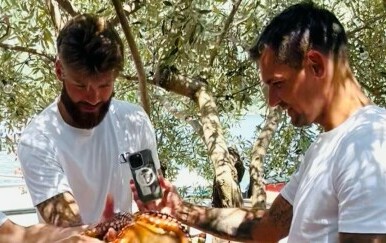 Dejan Lovren i Duje Ćaleta-Car probali držati živu hobotnicu