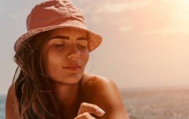 Radite li ovo da brže potamnite? 5 uobičajenih navika tijekom sunčanja koje vam uništavaju kožu