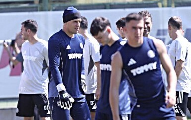 Golman Hajduka nosio kapu na treningu na +33 Celzijeva stupnja
