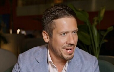 Nikola Rokvić doveo splitsku publiku do usijanja, a onda nas osvojio i iskrenim pričama o vjeri, obitelji i glazbi