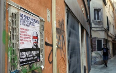 Prosvjed protiv Bezosa - 1