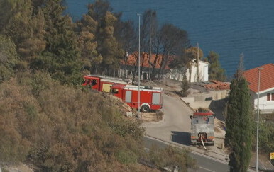 Zbraja se šteta nakon požara, građani još u šoku: "Jedva smo živu glavu izvukli. Vukla sam mamu gore da ne izgorimo"