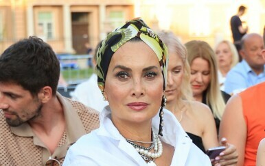 Leonarda Boban na Zlatnoj igli u kožnatoj suknji i čizmama