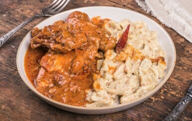 Brzi recept za najfiniji pileći paprikaš koji će svi obožavati