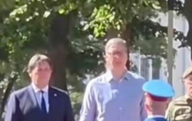 Ljudi ne vjeruju da se tako pojavio - Vučićev modni gaf naljutio Srbiju