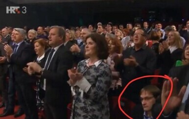 Marko Vučetić pokazao kako je jedini u dvorani ostao sjediti na Thompsonovu pjesmu: