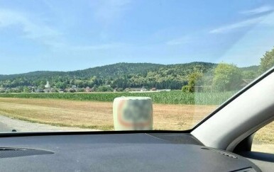 Na hrvatskoj cesti osvanuo novi prometni znak i nekim čudom oduševio vozače