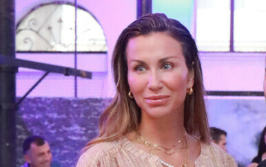 Ana Gruica Uglešić u bikiniju s tanga gaćicama