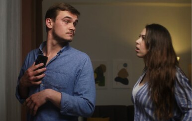 Ovi znakovi otkrivaju da vaš dečko još nije prebolio bivšu: 7 stvari koje dokazuju da još misli o njoj