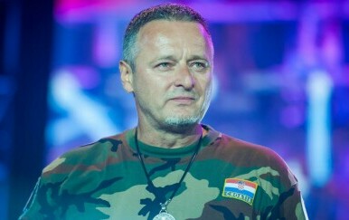 Netko se na Hipodromu popeo na skelu postavljenu za pozornicu Marka Perkovića Thompsona