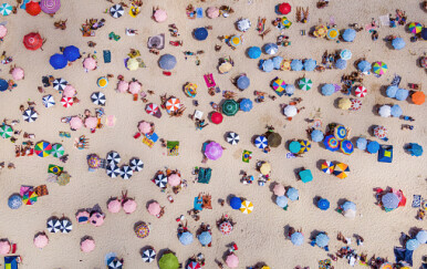 Strava na plaži: Spasiteljicu probo suncobran, završila u bolnici