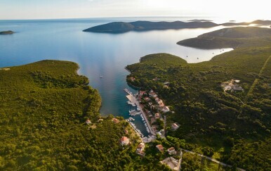 Molat, ma ne krepat: Medeni otok biciklala, mačaka i divnih vizura u kojem se uživa sporo, a živi još sporije