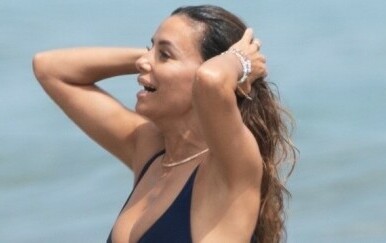 Eva Longoria uživala na plaži, fanove oduševila izdanjem u bikiniju