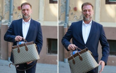 Nakon suđenja bivši ministar Mario Banožić pozirao i smijao se