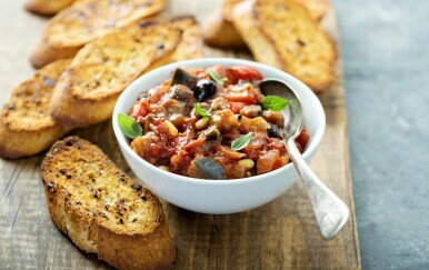 Sve najbolje od ljeta - odjednom: Recept za šalšu s tikvicama i patlidžanima