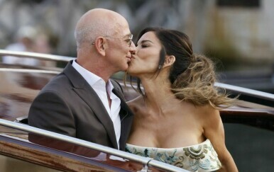 Lauren Sanchez i Jeff Bezos viđeni kako napuštaju hotel prije prve večere povodom vjenčanja