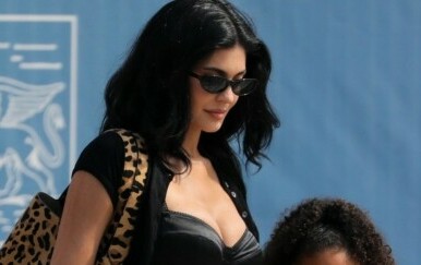 Sin Kylie Jenner dobio plišanog majmuna od Timothéeja Chalameta?