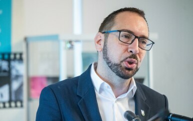 Tomašević apelira da se na Thompsonov koncert ne dolazi automobilma