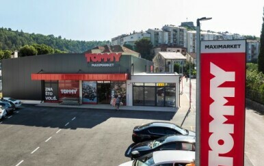 Tommy otvorio vrata svog prvog prodajnog mjesta u Obrovcu
