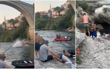 VIDEO Turist skočio sa Starog mosta, građani ga odmah fizički napali