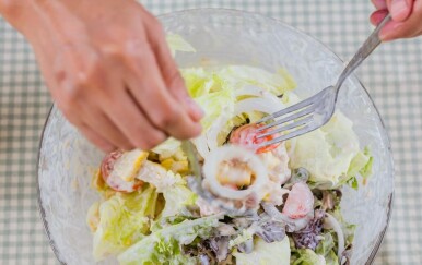 Zdrave salate kao obrok: Pet recepata koji će vas rashladiti