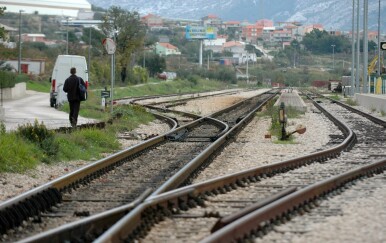 Hitachi Rail izgubio prednost pri opremanju pruge u Hrvatskoj jer je trebao podizvođača