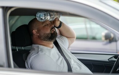 Stručnjakinja pokazala kako najbrže ohladiti automobil! Jeste li znali za ovaj trik?