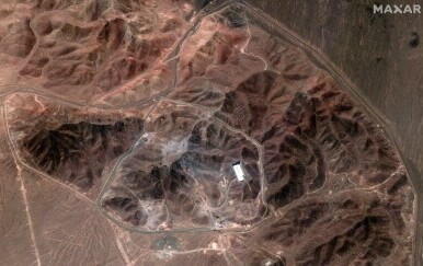 FOTO Sateliti snimili neobične aktivnosti kraj nuklearnih postrojenja u Iranu