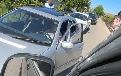 Samo na Balkanu: Vozačica Mercedesa nije se htjela pomaknuti, na kraju nastao opći kaos