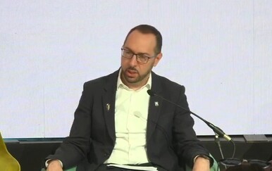 Tomislav Tomašević staje pred novinare