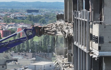 Započelo je rušenje Vjesnika "grickanjem"
