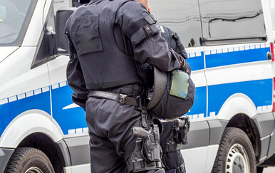 Drama u Njemačkoj: Srbin pucao na policajca, drži dvoje djece kao taoce