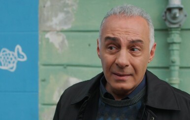 Tajne prošlosti: Samo želi da budu sretni zbog nje