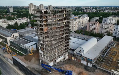 Rušenje Vjesnika iz zraka