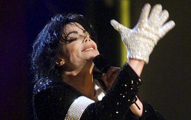 Zašto je Michael Jackson nosio samo jednu rukavicu?