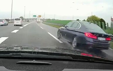 "Zbog takvih budala nevini stradaju": Vozač potezom u prometu izazvao negodovanje gledatelja