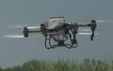Ovaj dron sije i gnoji, a u Hrvatskoj ga nema još nitko: Predstavljen je na najvećem sajmu poljoprivredne mehanizacije