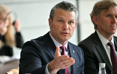 Američki ministar obrane Pete Sessions u Normandiji: Europa se suočava s invazijom opasnih ideologija s mora