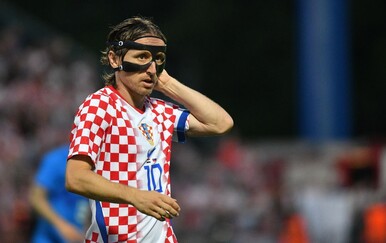UŽIVO HRVATSKA – SLOVENIJA GOOOOL! Modrić sjajnim udarcem matirao Oblaka!